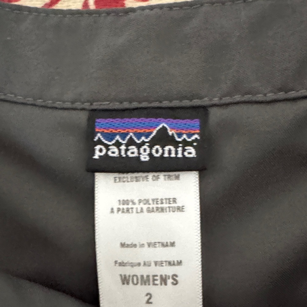 Patagonia active skirt/skort. Size 2 women’s. Super cute- NWOT.